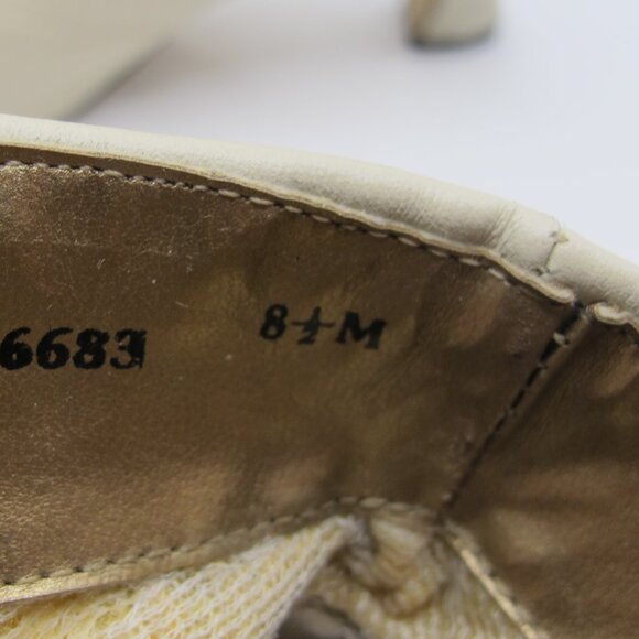 Fresco by Pierre bone ankle boots with gold tassel accent and 2 inch heel 8.5M - Picture 8 of 9